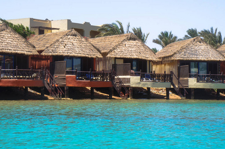美丽的海岸线景色，红海上有房子和旅馆。 埃及的旅游区。 赫哈达及其传统。 设计的股票照片