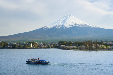 富士山Kawuchiko湖景，旅游船日本地标