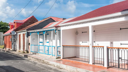 瓜德罗普岛马里加兰特岛典型的彩色房子