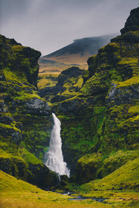 秋天在多云天气下冰岛雄伟的瀑布Seljalandsfoss