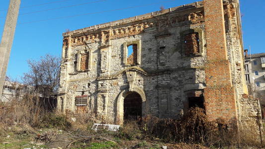 旧的废弃建筑。废弃建筑的正面