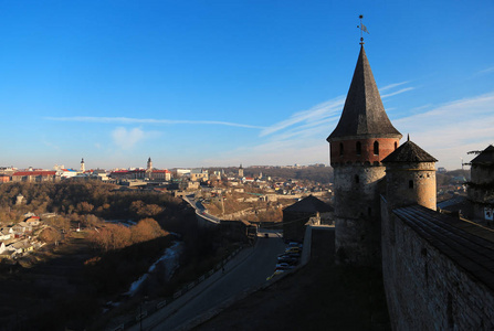 斯莫里奇河上的老城堡是一座前鲁德尼亚立陶宛城堡，后三部分是波兰堡垒，位于历史名城卡米安涅茨波德尔斯基，位于乌克兰波多利亚的历史地