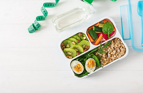 概念健康食品和运动生活方式素食午餐和午餐