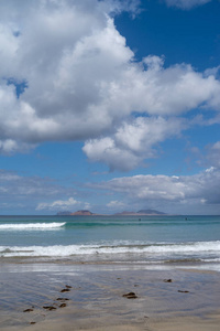 从法玛拉海滩法玛拉岛可以看到加那利群岛。