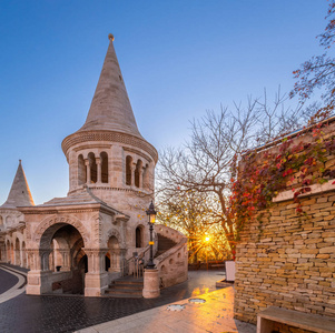 s Bastion Halaszbastya at sunrise with autumn foliage and clea