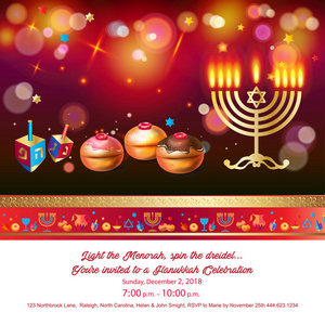 快乐光明节卡片犹太传统光明节象征。 烘焙甜甜圈与蓝莓和五彩巧克力釉，为快乐光明节，光明节，黄金，烛台和蜡烛，木材，德莱德尔甜甜圈