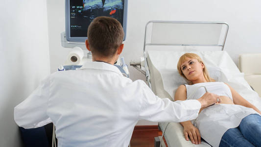 孕妇超声检查时的安抚密切观察