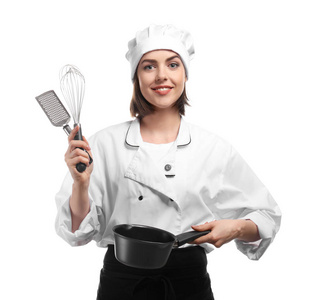 年轻的女厨师，有白色背景的厨具