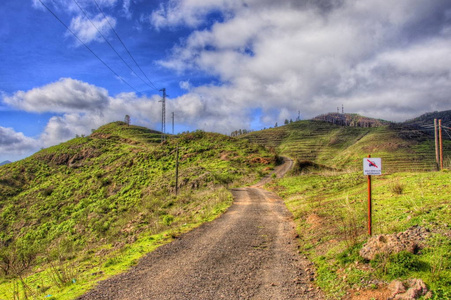 坦内里夫卡纳里亚群岛西北山的道路。