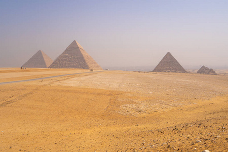 埃及开罗附近吉萨金字塔。 沙漠中的世界奇迹