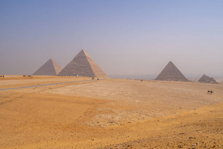 埃及开罗附近吉萨金字塔。 沙漠中的世界奇迹