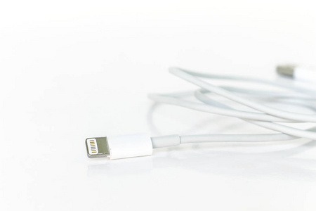 USB电缆端口充电器白色背景