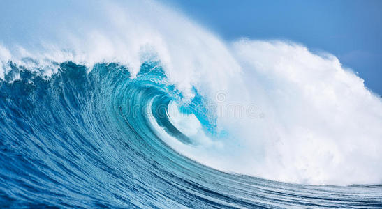 海浪巨浪溅水