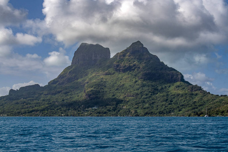 法属波利尼西亚博拉博拉岛泻湖景观全景