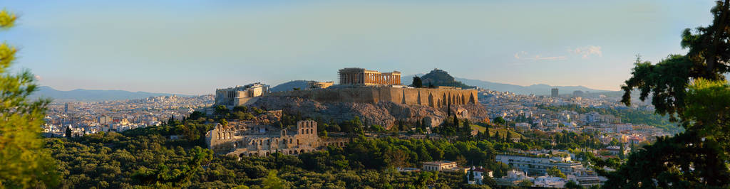 雅典日出时帕台农和利卡贝图斯的全景