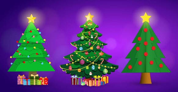 一套可爱的卡通圣诞树。 明星装饰球花环和许多礼品盒隔离在紫色背景上。 贺卡设计的云杉夹艺元素