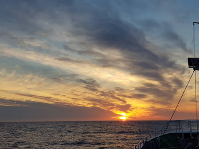 天空太阳浪漫大海