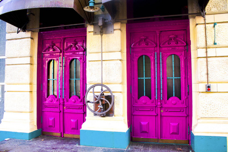 粉红门建筑外部