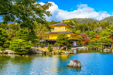 美丽的金阁寺，拥有日本京都的黄金地标