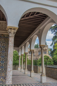 西班牙塞维利亚2018年10月塞维利亚阿尔卡扎宫。 西班牙摩尔什建筑的阿尔卡扎例子。 历史建筑