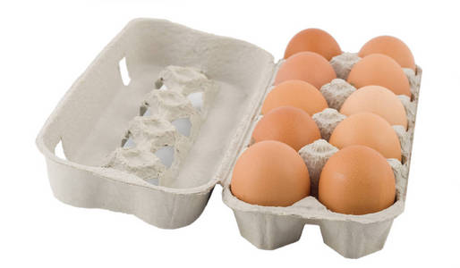 鸡蛋棕色鸡蛋包装在白色背景。