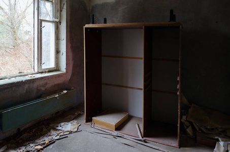 乌克兰废弃鬼城Pripyat ChernobylNPP隔离区9层公寓楼的房间