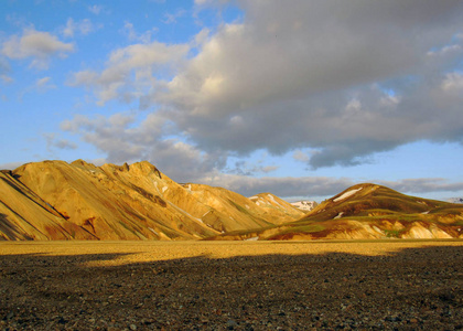 日落景观景观，流纹岩火山山，夏季，Landmannalaugar地区，Fjallabak自然保护区，冰岛