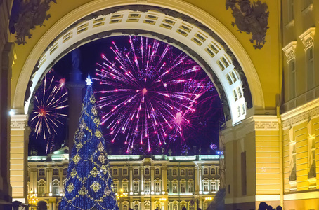 s firtree in garlands of fires at Palace Square and Christmas f