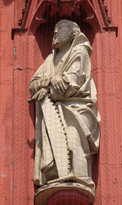 德国瓦茨堡巴伐利亚玛丽安卡佩尔门户上的使徒圣西蒙雕像