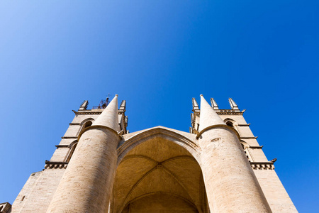 蒙彼利埃大教堂是一座罗马天主教教堂，位于法国蒙彼利埃市。