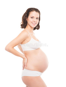 一个快乐的黑发孕妇穿白色衣服