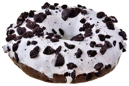 巧克力釉面甜甜圈与巧克力薯片隔离白色背景。