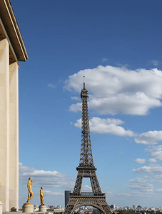 法国巴黎的埃菲尔铁塔，从恰罗特山看到