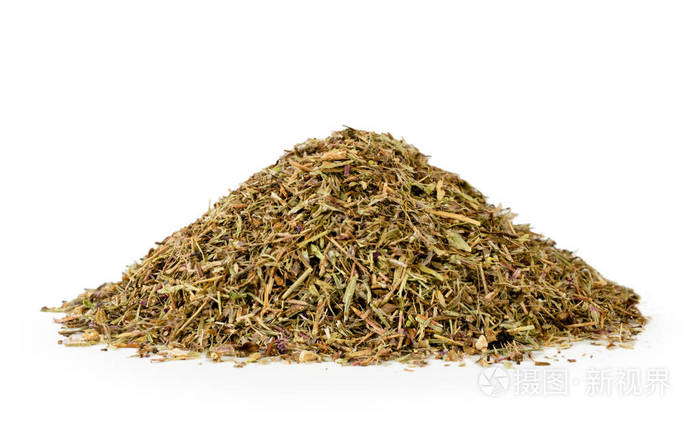 成堆的干牛至叶靠近白色背景