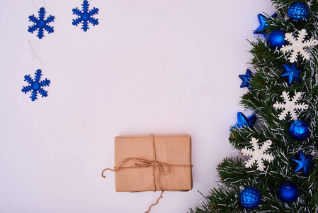 圣诞节礼物和美丽装饰的选择性焦点