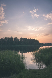 湖光山色日落的风景