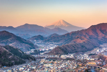 日本天际线与山。 富士。