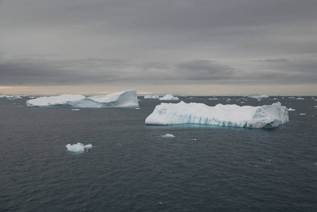 保莱特岛附近南极地区的冰景观