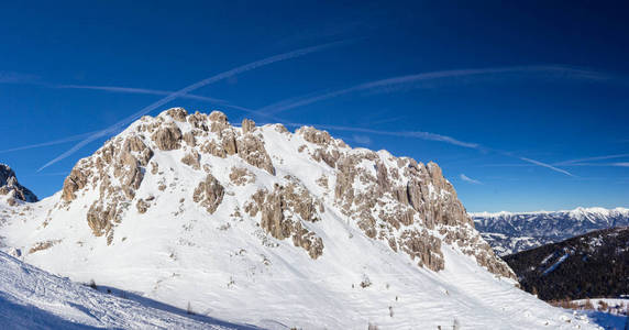 奥地利阿尔卑斯山纳斯费莱滑雪场的景色