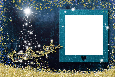 圣诞相框问候卡。 圣诞老人雪橇鹅和星星圣诞树和一个空的相框，在蓝纸背景上放照片或写信息