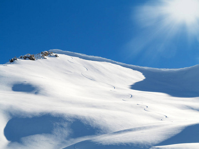 雪上滑雪登山轨迹