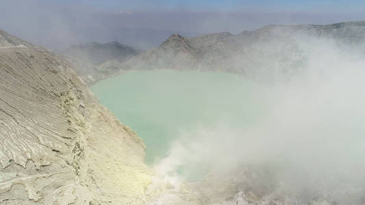 山风景与火山口湖