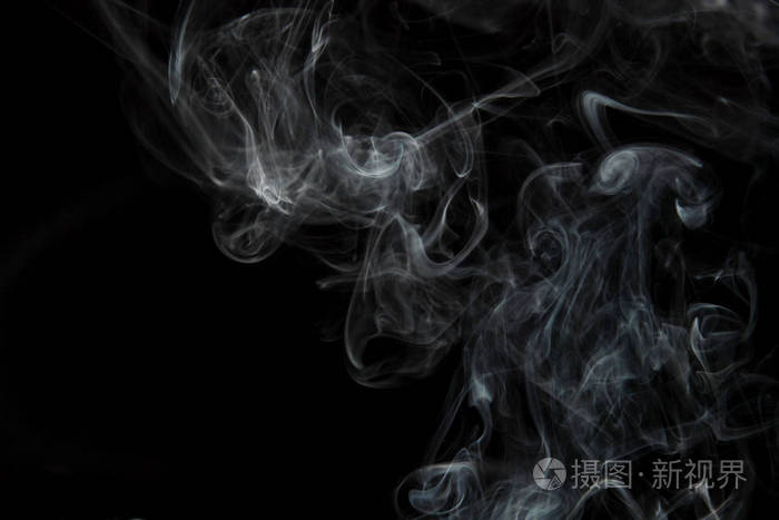 烟雾在黑色背景上的选择性聚焦照片-正版商用图片159f