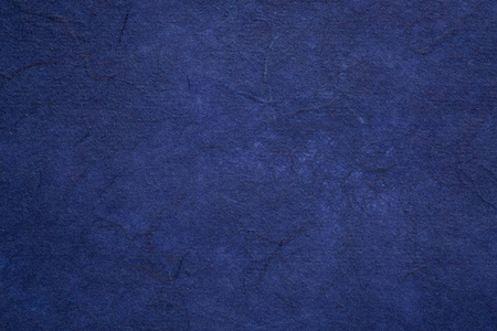 深蓝色纹理手工桑纸的背景