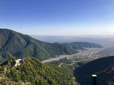 在阿塞拜疆的一个地区，五彩缤纷美丽的夏天