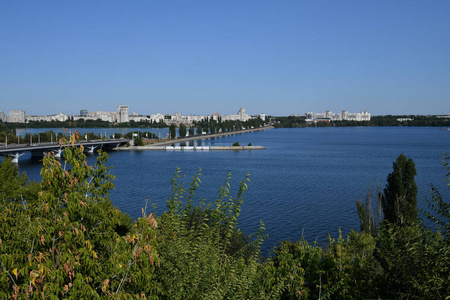 俄罗斯沃罗涅日河上的切尔纳夫斯基大桥景观