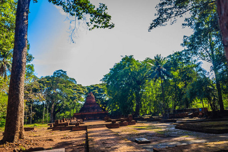 斯里兰卡风格的瓦塔神庙遗址宝塔，位于武高历史公园，泰国菲希特古城。 这个旅游景点是公共古迹和免费入场。