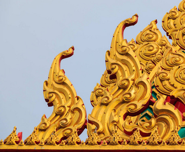 泰国屋顶佛教教堂上的图案
