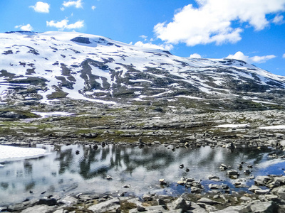 达尔斯尼巴雪山和挪威冰川湖