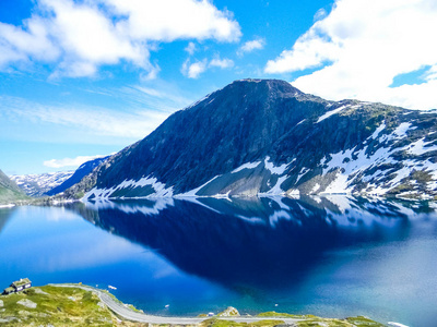 挪威达士尼巴山冰川湖